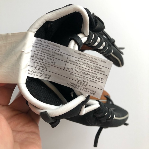 Easton Scout Flex Baseball Glove - Youth  
+ 1 Rawlings Official T-ball Baseball - Picture 15 of 17